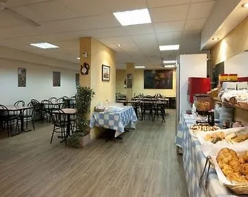 Konukevi Hostal Barcelona 2*